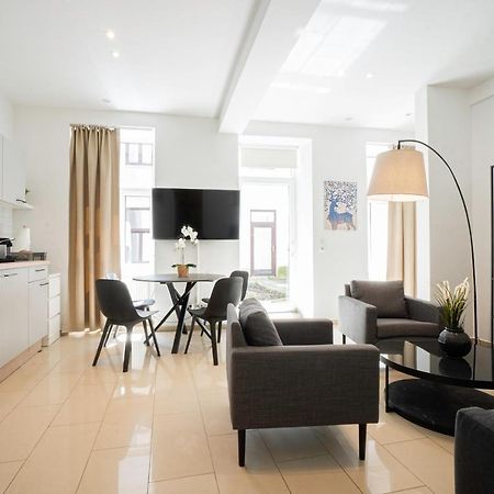 Chic Newly-Renovated Apartment Steps From Subway In Vienna'S Hernals District ภายนอก รูปภาพ