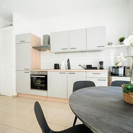 Chic Newly-Renovated Apartment Steps From Subway In Vienna'S Hernals District ภายนอก รูปภาพ