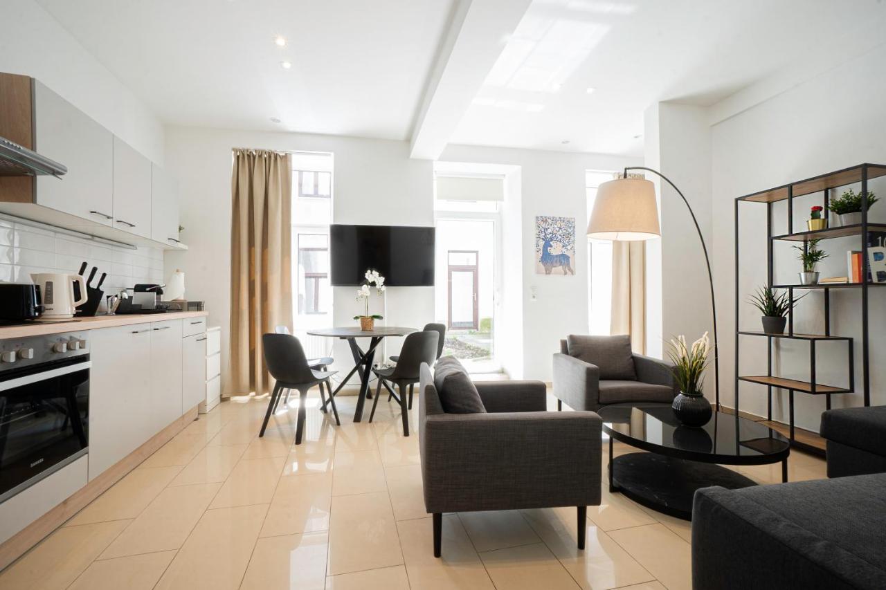 Chic Newly-Renovated Apartment Steps From Subway In Vienna'S Hernals District ภายนอก รูปภาพ