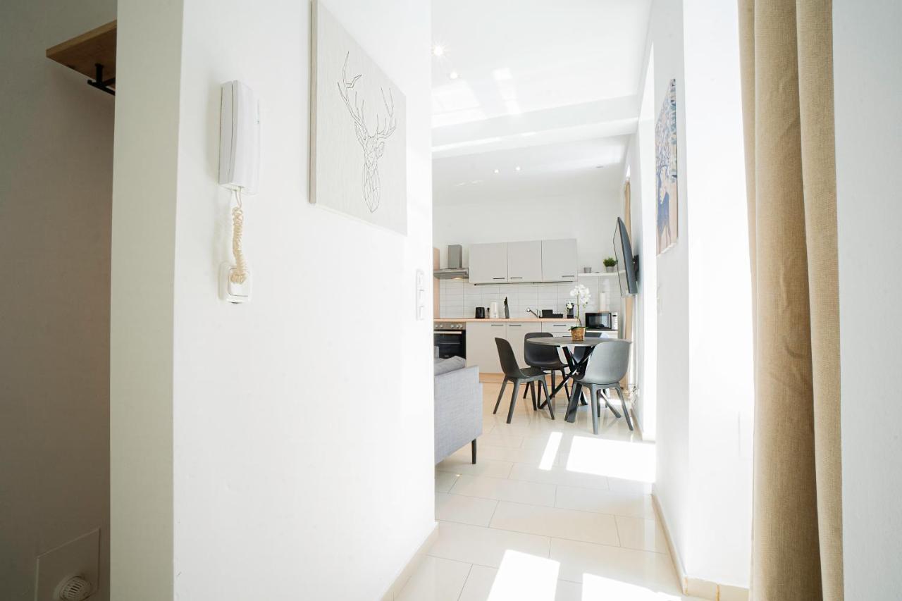 Chic Newly-Renovated Apartment Steps From Subway In Vienna'S Hernals District ภายนอก รูปภาพ