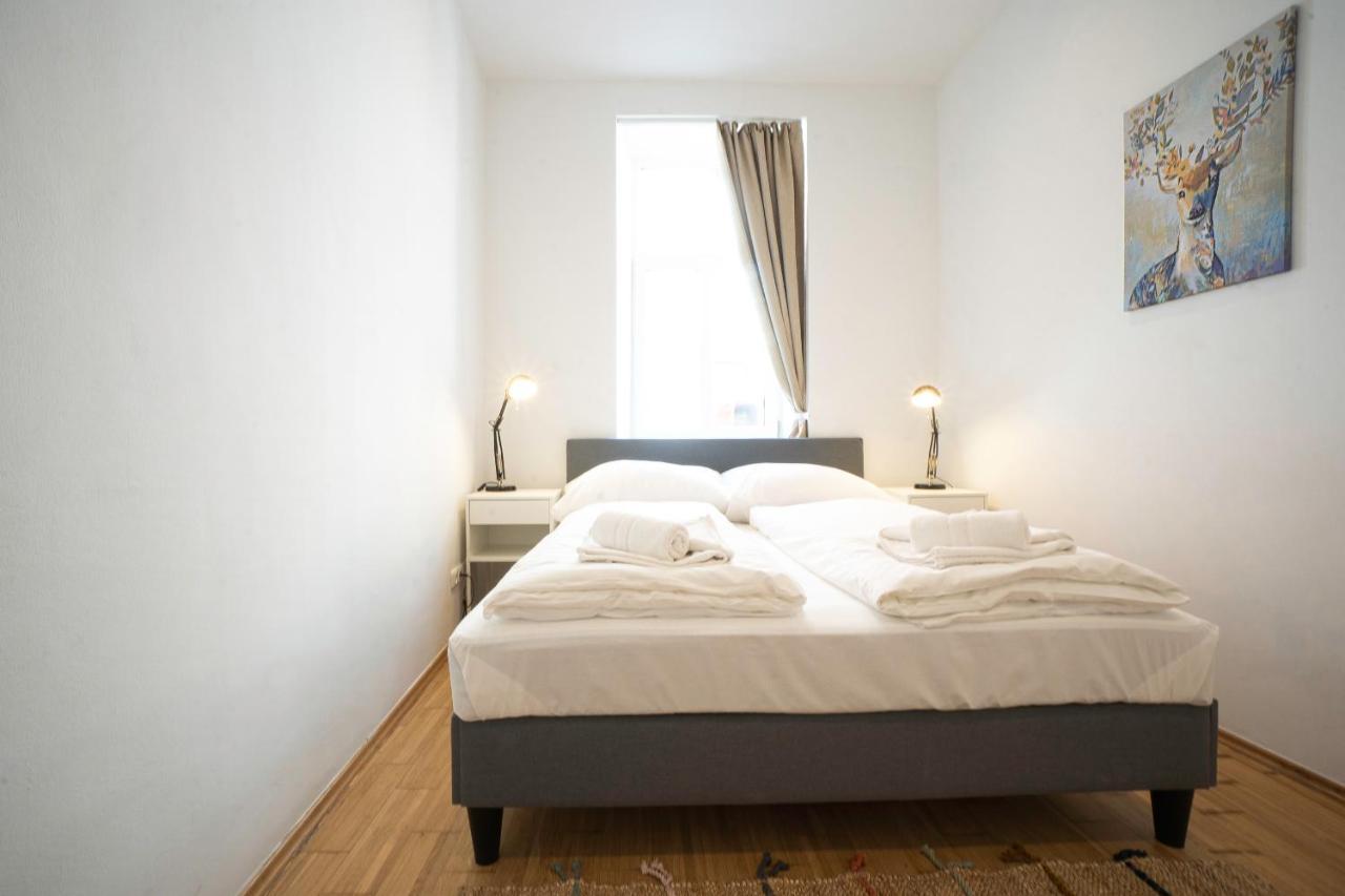 Chic Newly-Renovated Apartment Steps From Subway In Vienna'S Hernals District ภายนอก รูปภาพ