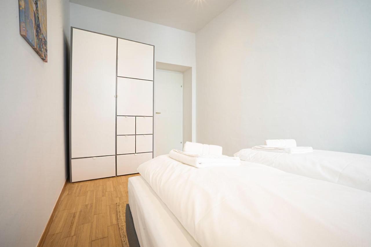 Chic Newly-Renovated Apartment Steps From Subway In Vienna'S Hernals District ภายนอก รูปภาพ