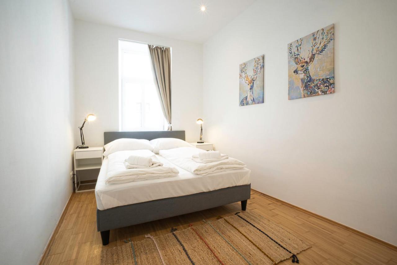 Chic Newly-Renovated Apartment Steps From Subway In Vienna'S Hernals District ภายนอก รูปภาพ