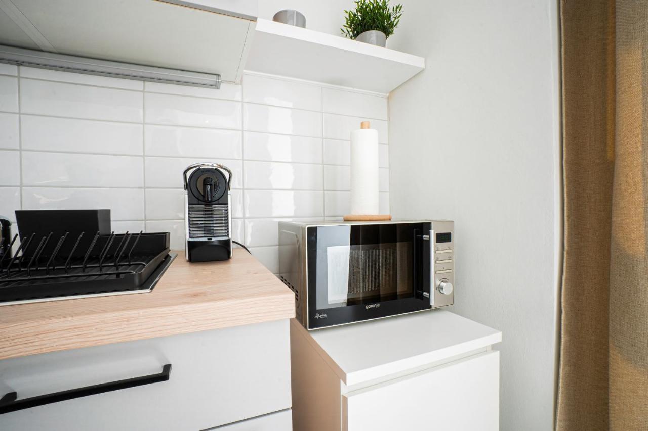 Chic Newly-Renovated Apartment Steps From Subway In Vienna'S Hernals District ภายนอก รูปภาพ