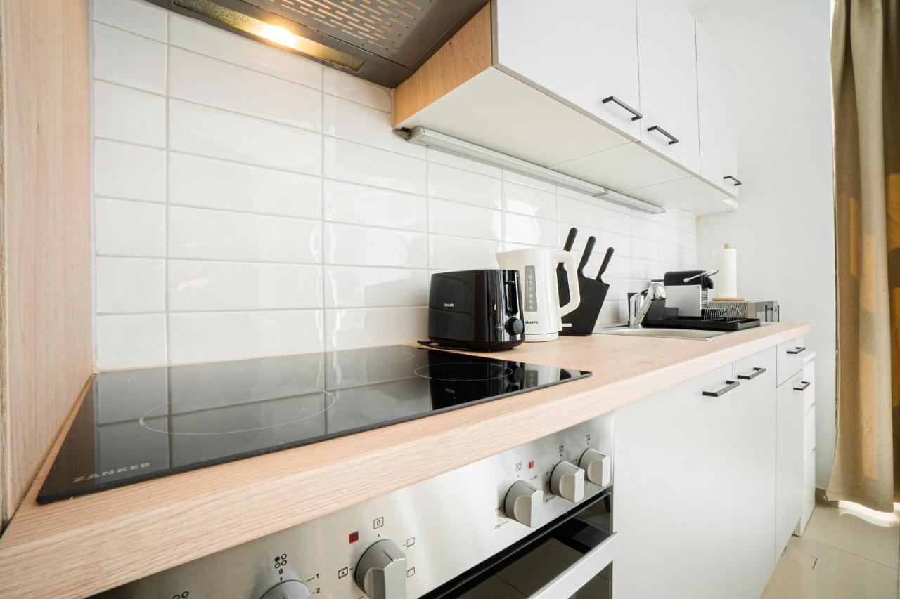 Chic Newly-Renovated Apartment Steps From Subway In Vienna'S Hernals District ภายนอก รูปภาพ