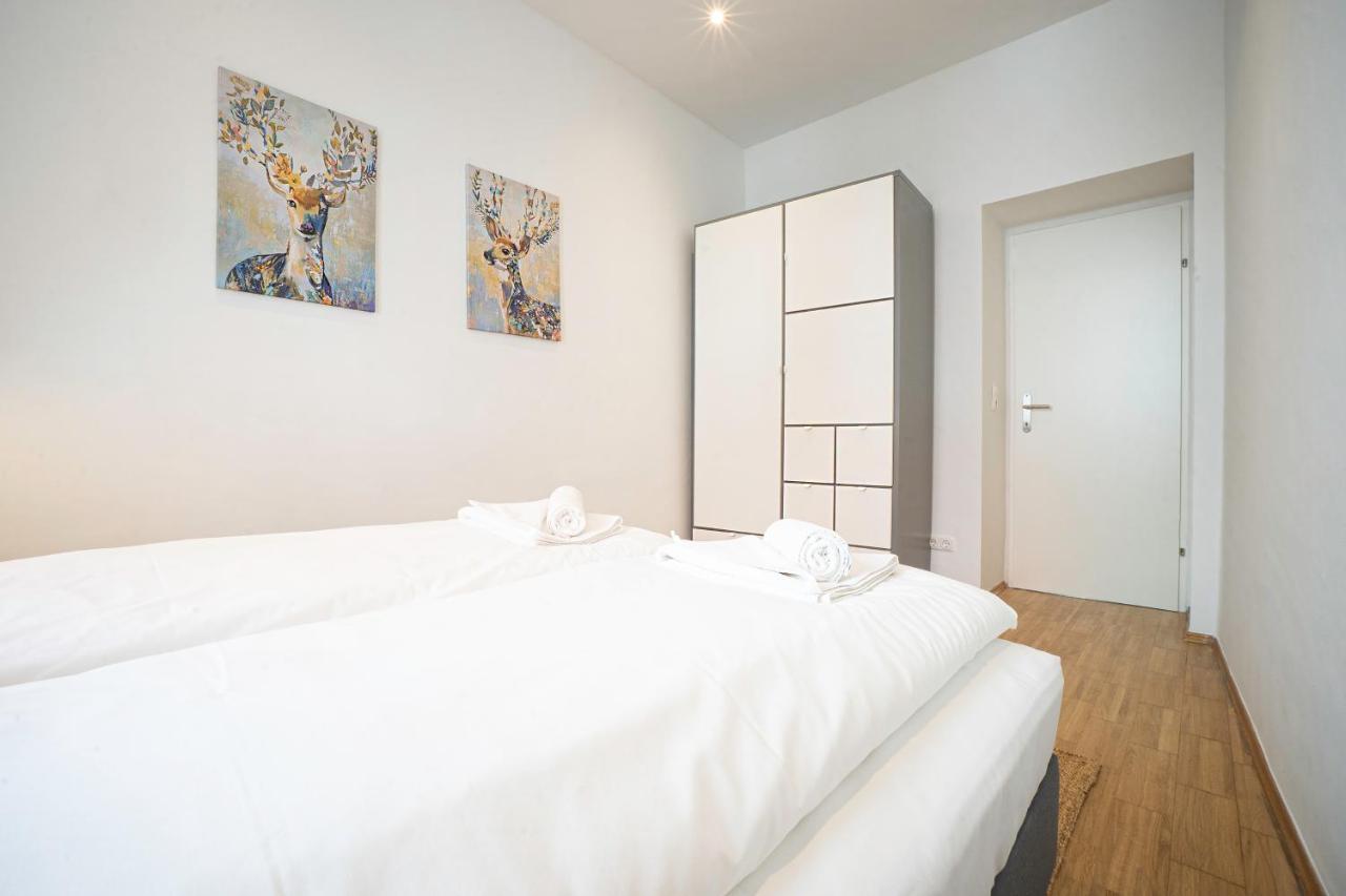 Chic Newly-Renovated Apartment Steps From Subway In Vienna'S Hernals District ภายนอก รูปภาพ