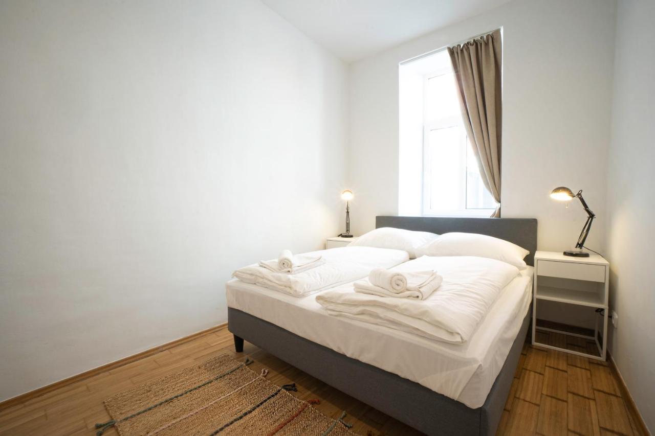 Chic Newly-Renovated Apartment Steps From Subway In Vienna'S Hernals District ภายนอก รูปภาพ