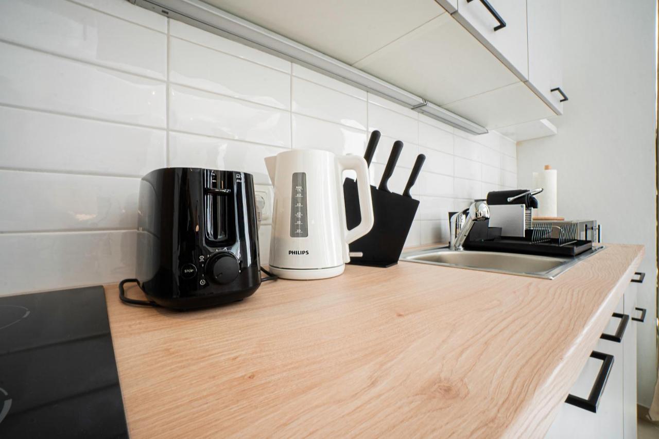 Chic Newly-Renovated Apartment Steps From Subway In Vienna'S Hernals District ภายนอก รูปภาพ